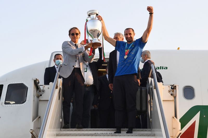 Italy manager Roberto Mancini and captain Giorgio Chiellini with the Euro 2020 trophy