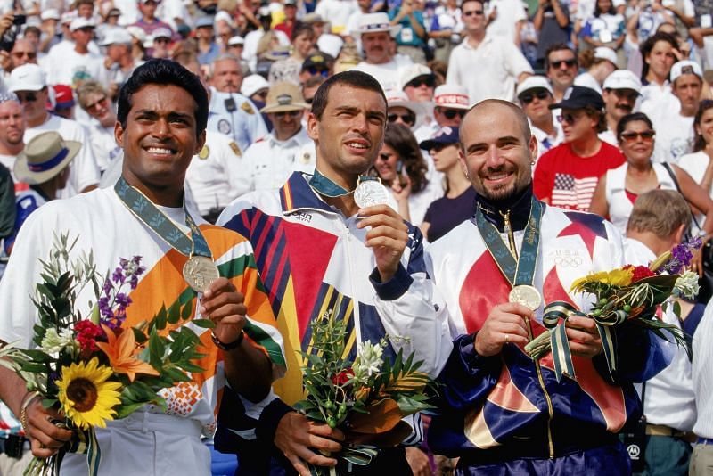 Leander Paes (L), Sergi Bruguera and Andre Agassi (R) at Atlanta 1996 medal ceremony