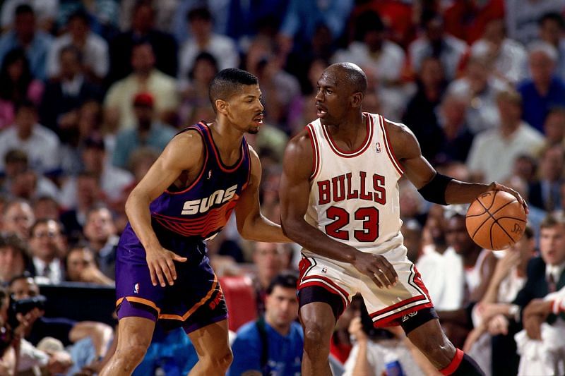 Kevin Johnson guards Michael Jordan. [Photo by Andrew D. Bernstein/NBAE via Getty Images]