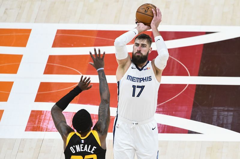 Jonas Valancuinas (#17) in action for the Memphis Grizzlies