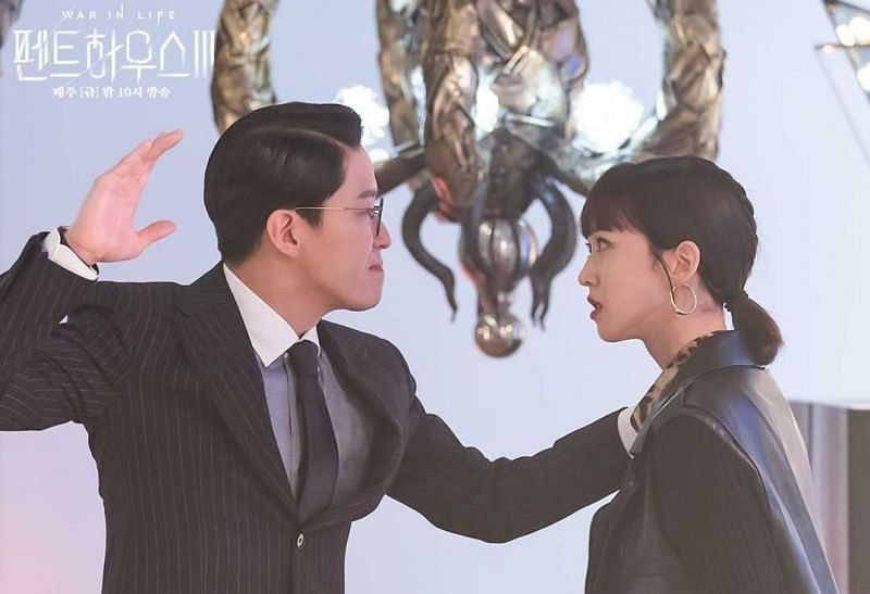 A still of Dan-tae with Seok-kyung in Penthouse 3 (Instagram/SBSdrama official)