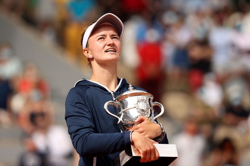 Barbora Krejcikova with the Suzanne Lenglen trophy after winning the 2021 Roland Garros