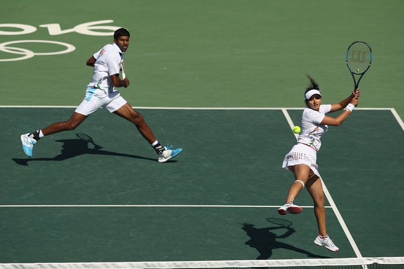 Rohan Bopanna (L) and Sania Mirza