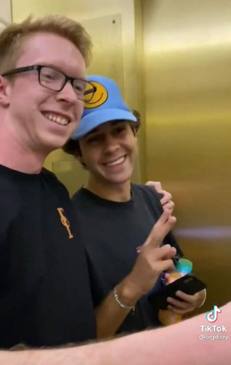 David Dobrik runs into a fan at a casino 1/2 (Image via TIkTok)