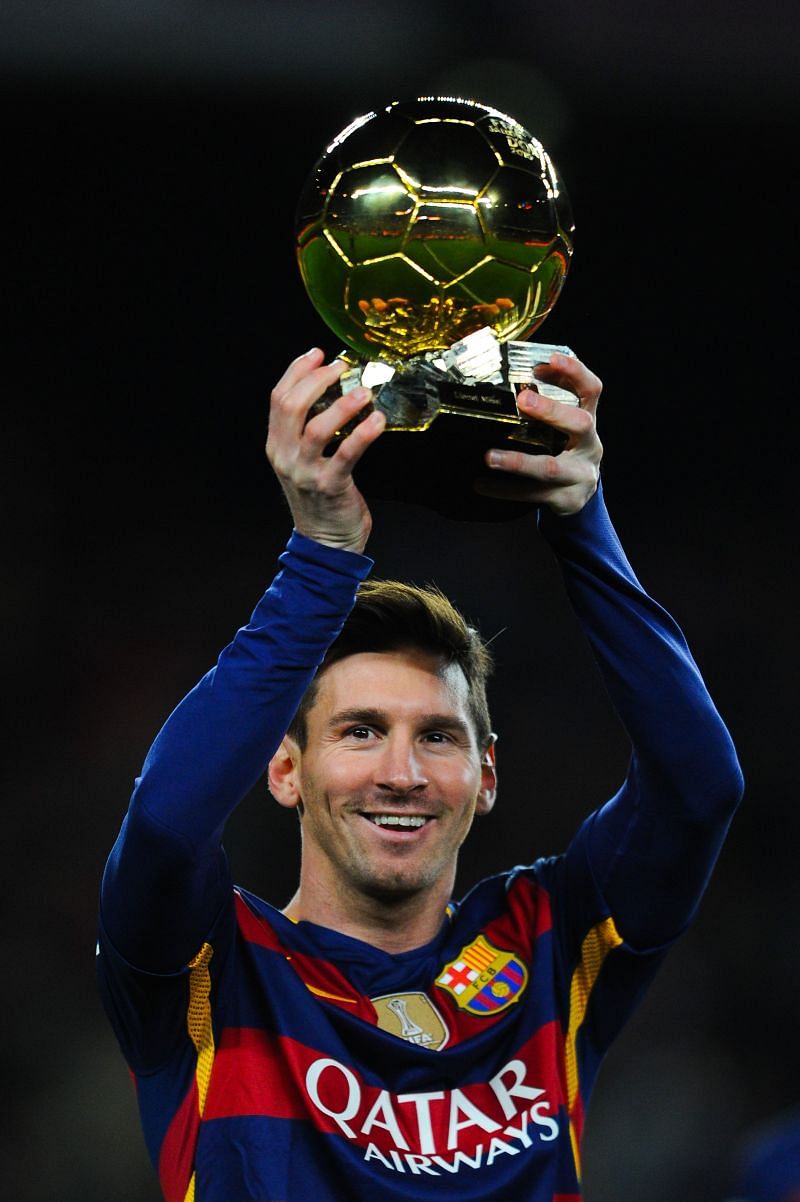 Lionel Messi holds up his 5th Ballon d&#039;Or award