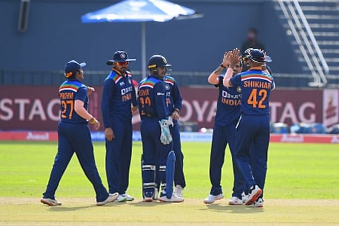 Virender Sehwag posts funny update on India-Sri Lanka 2nd ODI