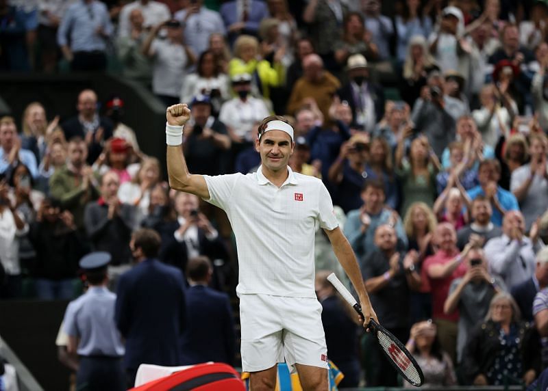 Roger Federer celebrates his win over Lorenzo Sonego