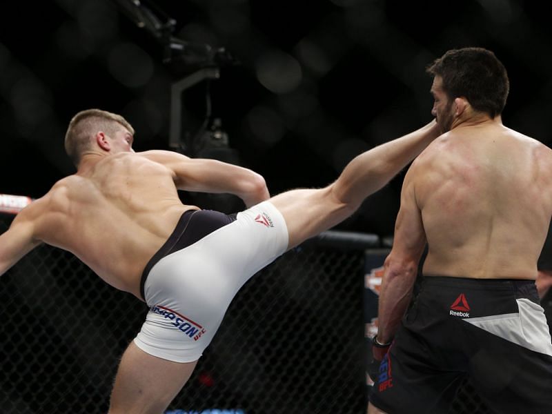 Stephen Thompson turned out the lights on Jake Ellenberger with a beautiful spinning wheel kick.