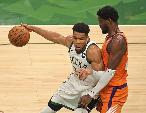 Giannis Antetokounmpo moves against Deandre Ayton