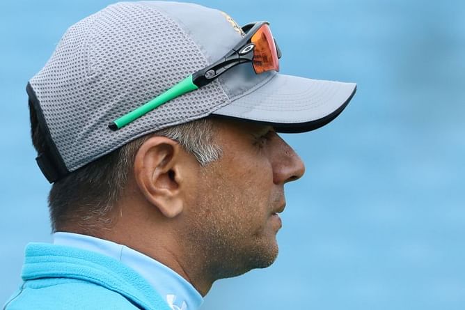 “Rahul Dravid was in touch with BCCI” – Paras Mhambrey on Team India’s COVID-19 crisis in Sri Lanka