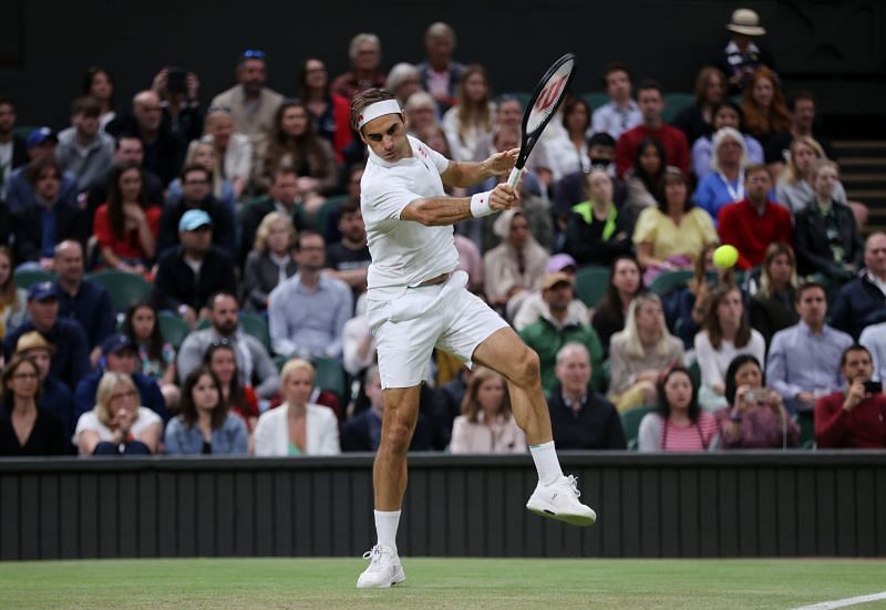 Roger Federer in action against Lorenzo Sonego