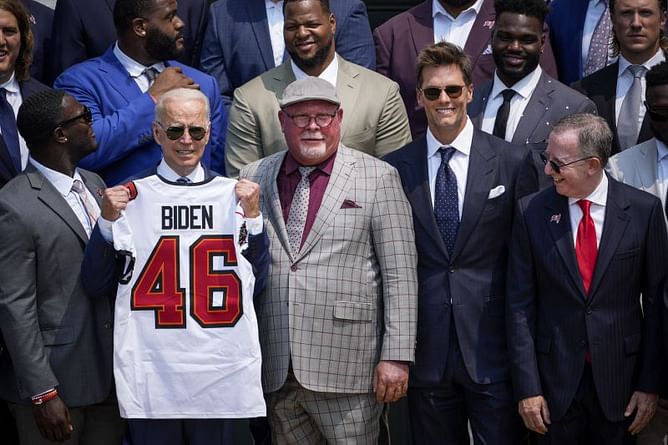 Tom Brady jokes about the down in Chicago at the White House: 'People started calling me sleepy Tom'