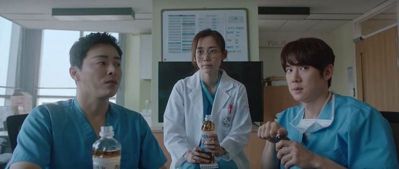 A still of Ik-jun, Gyeo-ul and Jeong-won in Hospital Playlist seaon 2. (Screenshot/Netflix)