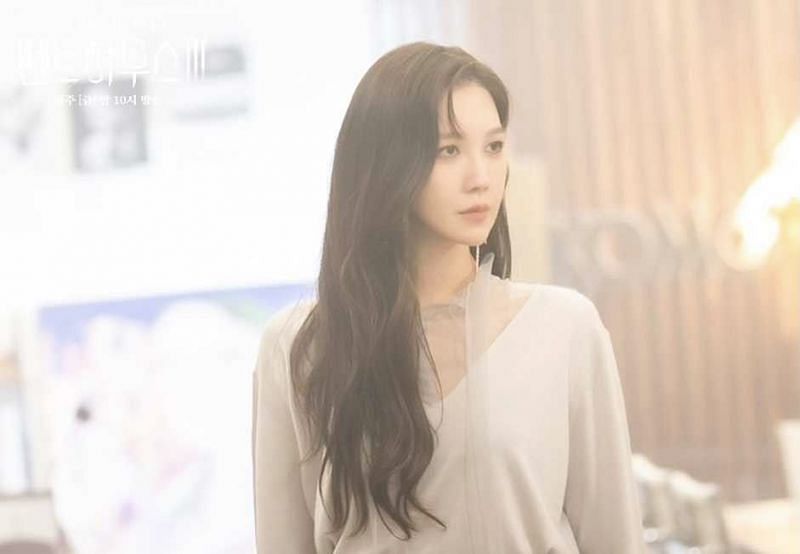 A still of Su-ryeon in Penthouse 3, Episode 8. (Image via SBSdrama/Instagram)