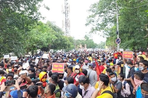 Thousands of East Bengal fans flood the East Bengal Club Premises in protests. (Image: East Bengal Ultras)