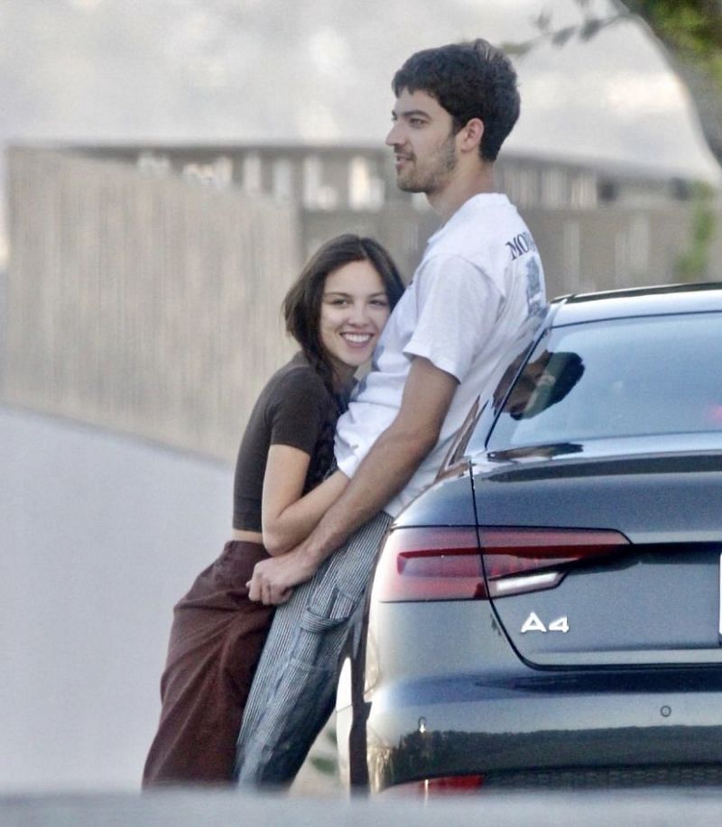 Olivia Rodrigo and Adam Faze spotted getting close in Los Angeles 2/3 (Image via Twitter)