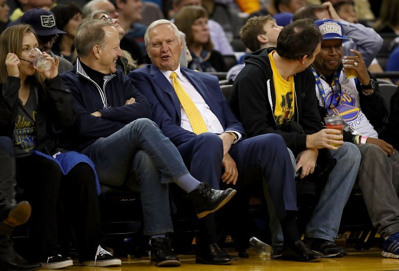 Jerry West (center) talks with sportscaster Jim Gray during the Golden State Warriors game against the New York Knicks