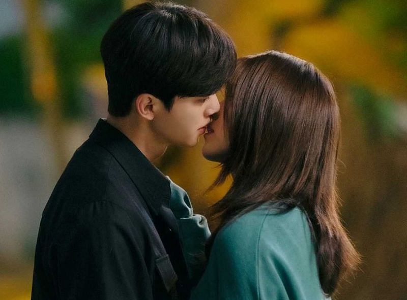 A still of Song Kang and Han So-hee in Nevertheless (Instagram/Jtbcdrama)