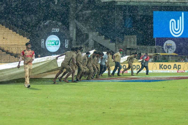 Groundstaff bring on the covers as rain interrupts the second match of TNPL 2021. (Image Courtesy: TNPL Media)