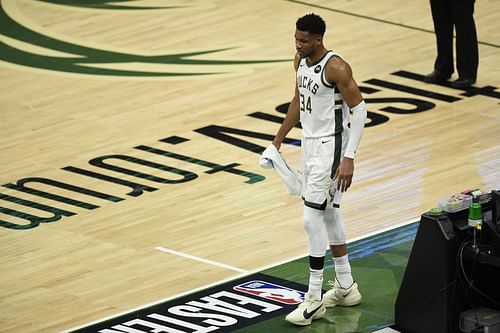 Giannis Antetokounmpo (#34) looks on against the Atlanta Hawks.