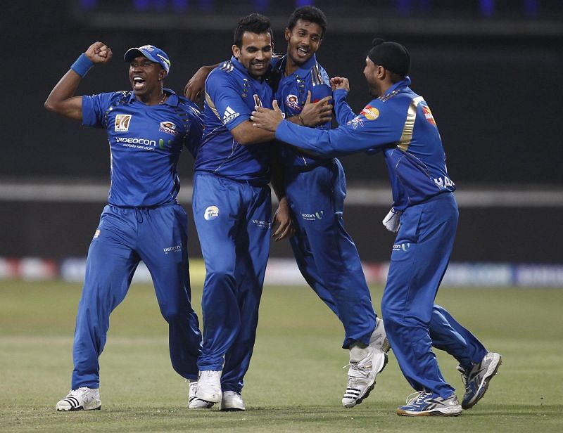 Abu Nechim celebrates with Zaheer Khan, Dwayne Bravo and Harbhajan Singh