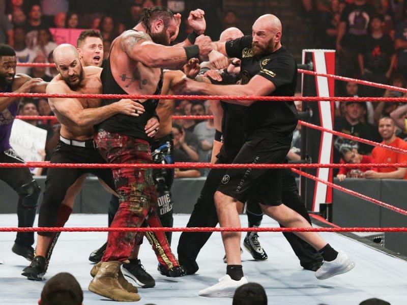 WWE से रिलीज किए जा चुके ब्रॉन स्ट्रोमैन टायसन फ्यूरी पर अटैक करने का प्रयास करते हुए