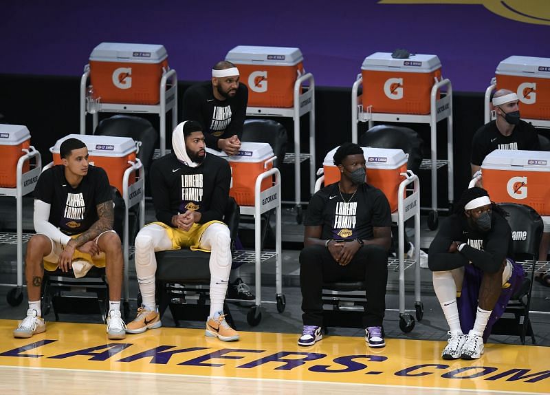 Anthony Davis (second from the left) sits on the bench after injury
