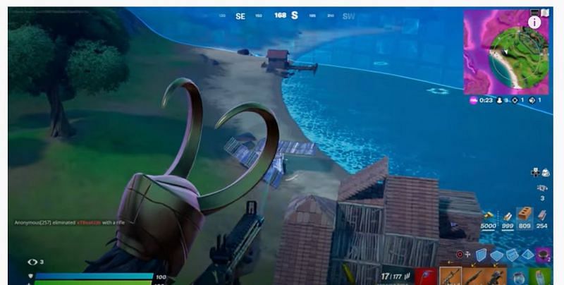 Fortnite Loki skin obstructs aim view (image via TaborHill/YouTube)