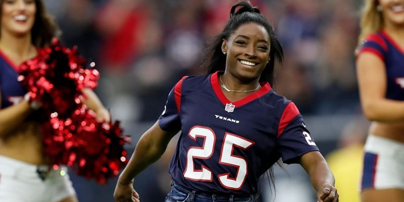 Simone Biles repping Jonathan Owens&#039; jersery at Texans game