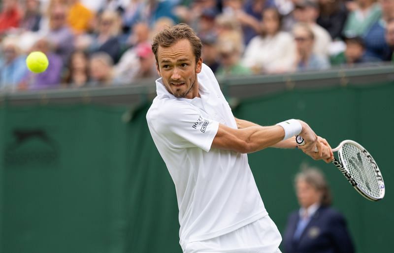 Daniil Medvedev in action against Hubert Hurkacz