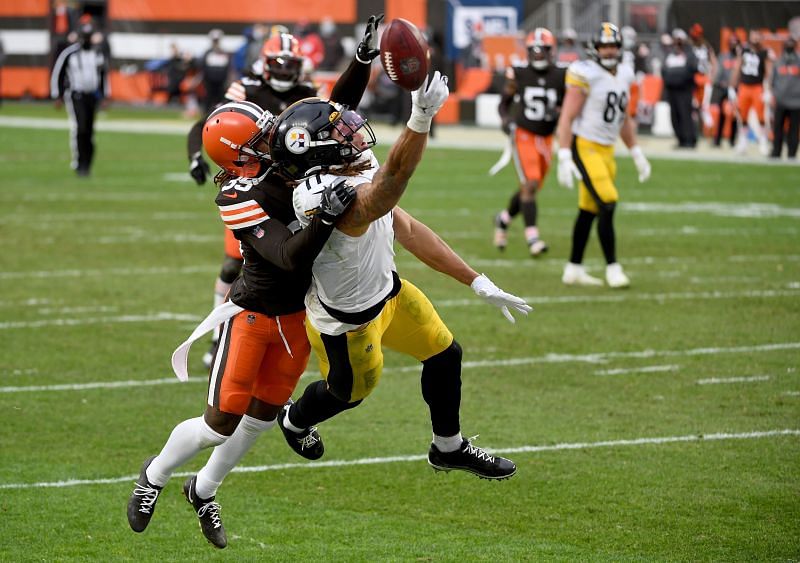 Pittsburgh Steelers v Cleveland Browns