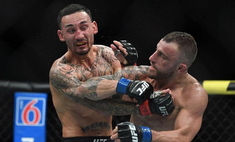 Max Holloway (left); Alexander Volkanovski (right)