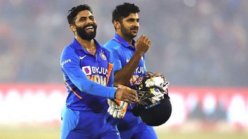 Ravindra Jadeja (L) and Shardul Thakur