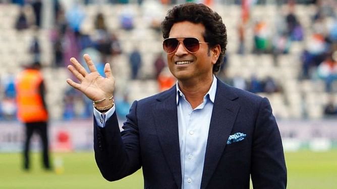 [Watch] Sachin Tendulkar enjoys a day out playing golf with Yuvraj Singh, Ashish Nehra, and Ajit Agarkar
