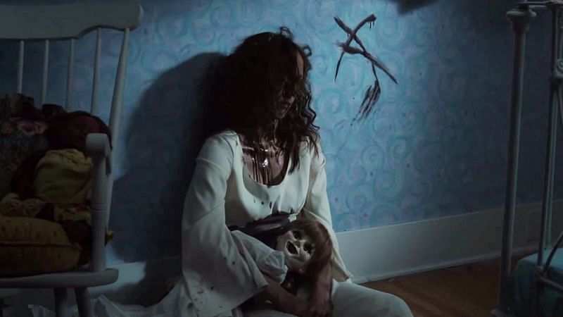 Annabelle&#039;s violent ritual death, with the symbol of the demon and the cult on the wall in the movie Annabelle(2014) (image via villains.fandom.com)