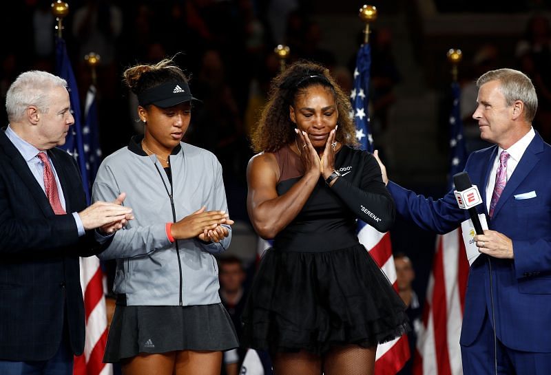 Naomi Osaka (L) and Serena Williams