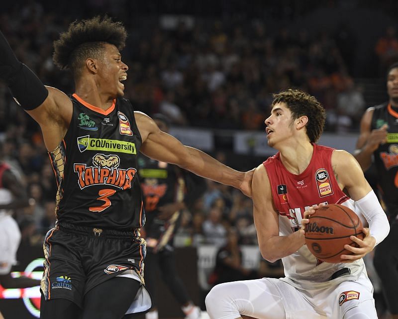 LaMelo Ball (Right) playing for Illawarra Hawks