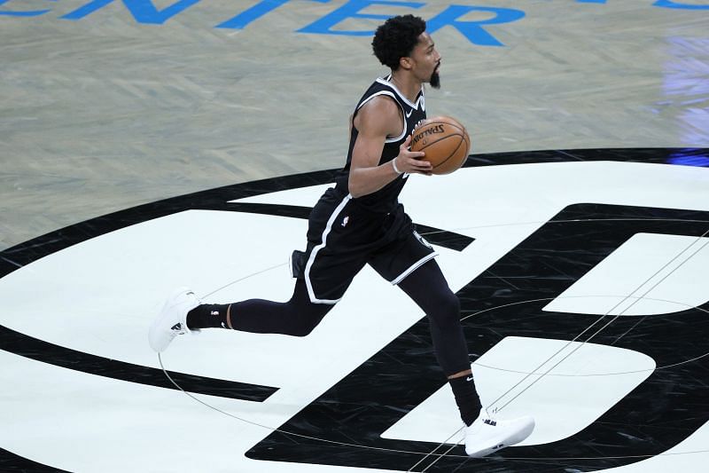 Spencer Sinwiddie dribbles the ball up the court