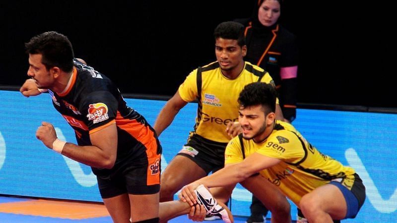 Vishal Bhardwaj has a deadly ankle hold tackle in his arsenal (Image - ProKabaddi)