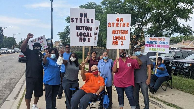 Nabisco Workers in Chicago on strike (Image via: BCTGM)