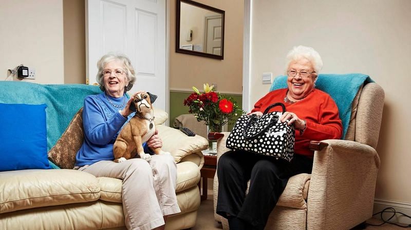 Mary Cook with Marina Wingrove, the former recently passed away at the age of 92. (Image via Twitter/ladbible)