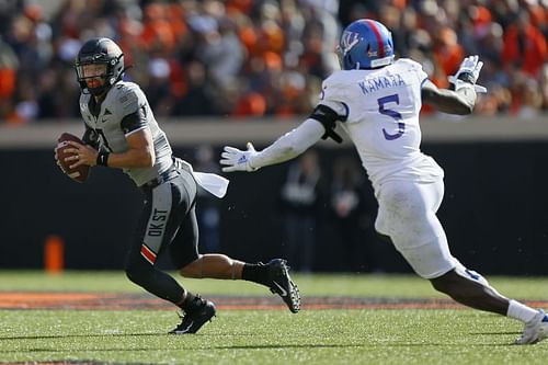 Azur Kamara playing for Kansas