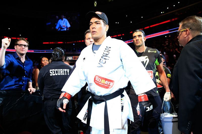 Lyoto Machida won a battle of undefeated fighters when he knocked out Rashad Evans to win the UFC light-heavyweight title