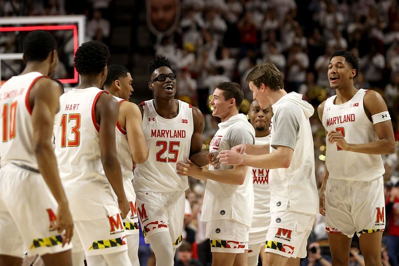 Jalen Smith #25 with his college team