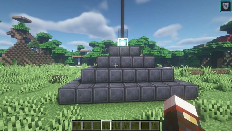 A beacon set to resistance status effect (Image via Minecraft)