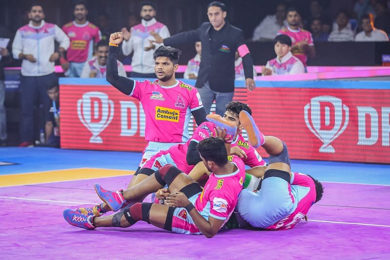 Jaipur players in action (Image Courtesy: Jaipur Pink Panthers Twitter)