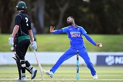BCCI medical officer allowed Krunal Pandya to attend team meeting in SL although he complained of throat pain - Reports