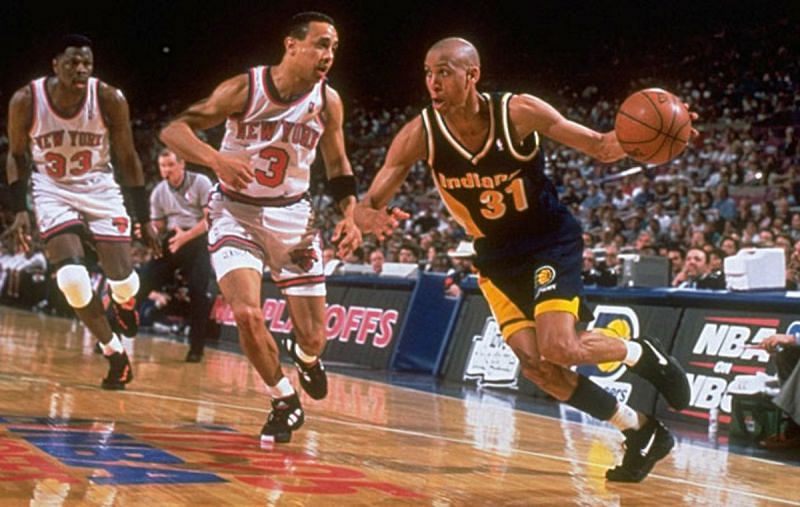 Reggie Miller (right) beats John Starks off the dribble [Photo by Manny Milan/Sports Illustrated]