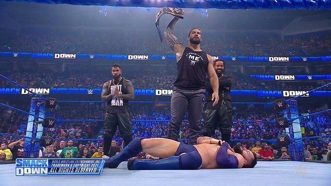 WWE SmackDown में रोमन रेंस ने फिन बैलर का किया बुरा हाल