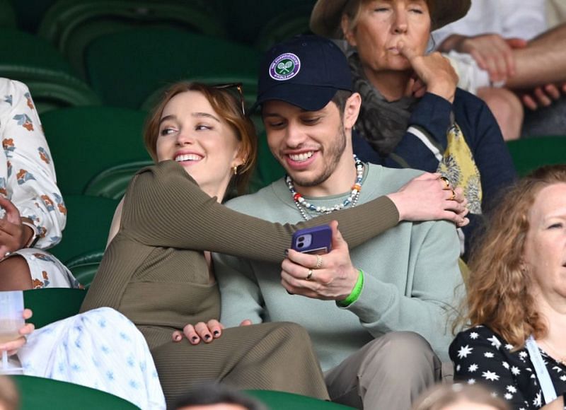 Phoebe Dynevor and Pete Davidson at a Tennis match in Wimbledon. (Image via Getty Images/Karwai Tang)